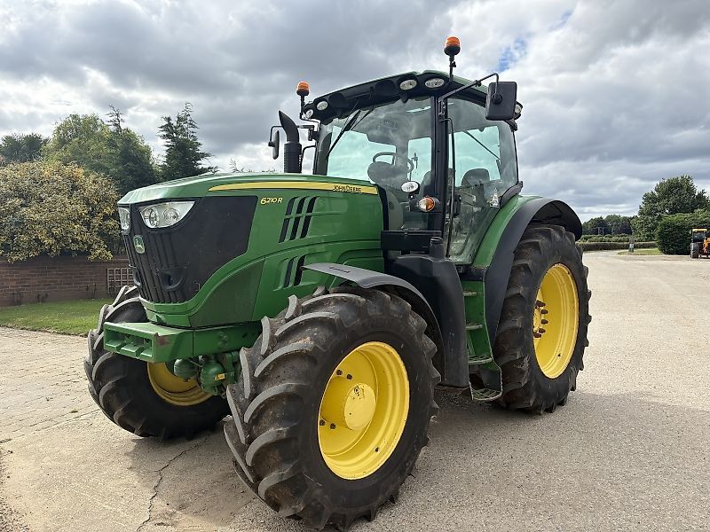 E-FARM: John Deere 6210 R - Tractor - id Q1H1UDM - €41,216 - Year of construction: 2012 - Engine hours: 10,388,Engine power (HP): 210,United Kingdom