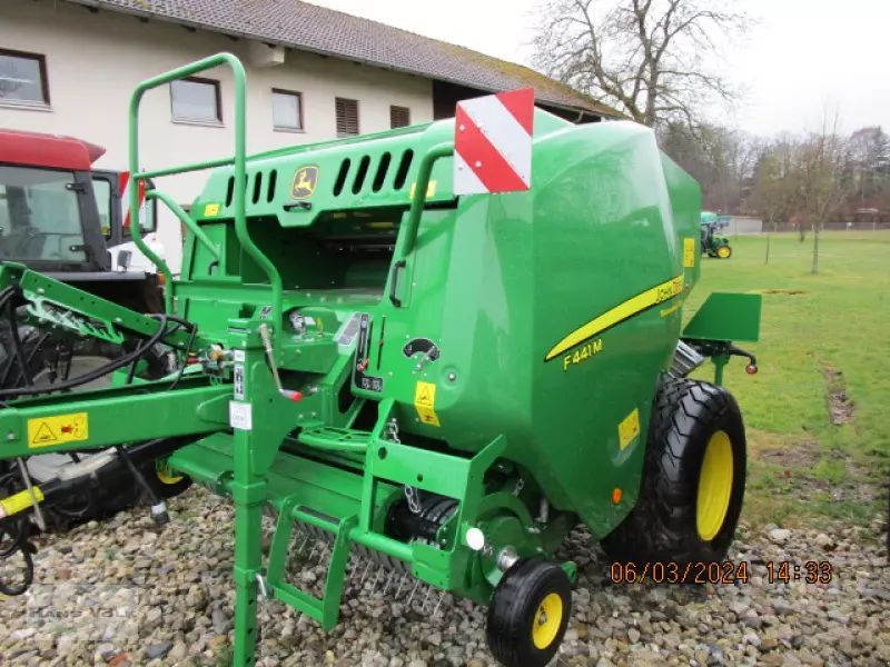 E-FARM: John Deere F441M - Presse à balles - id S7KPBR2 - 43 000 € - Année: 2023 - Allemagne