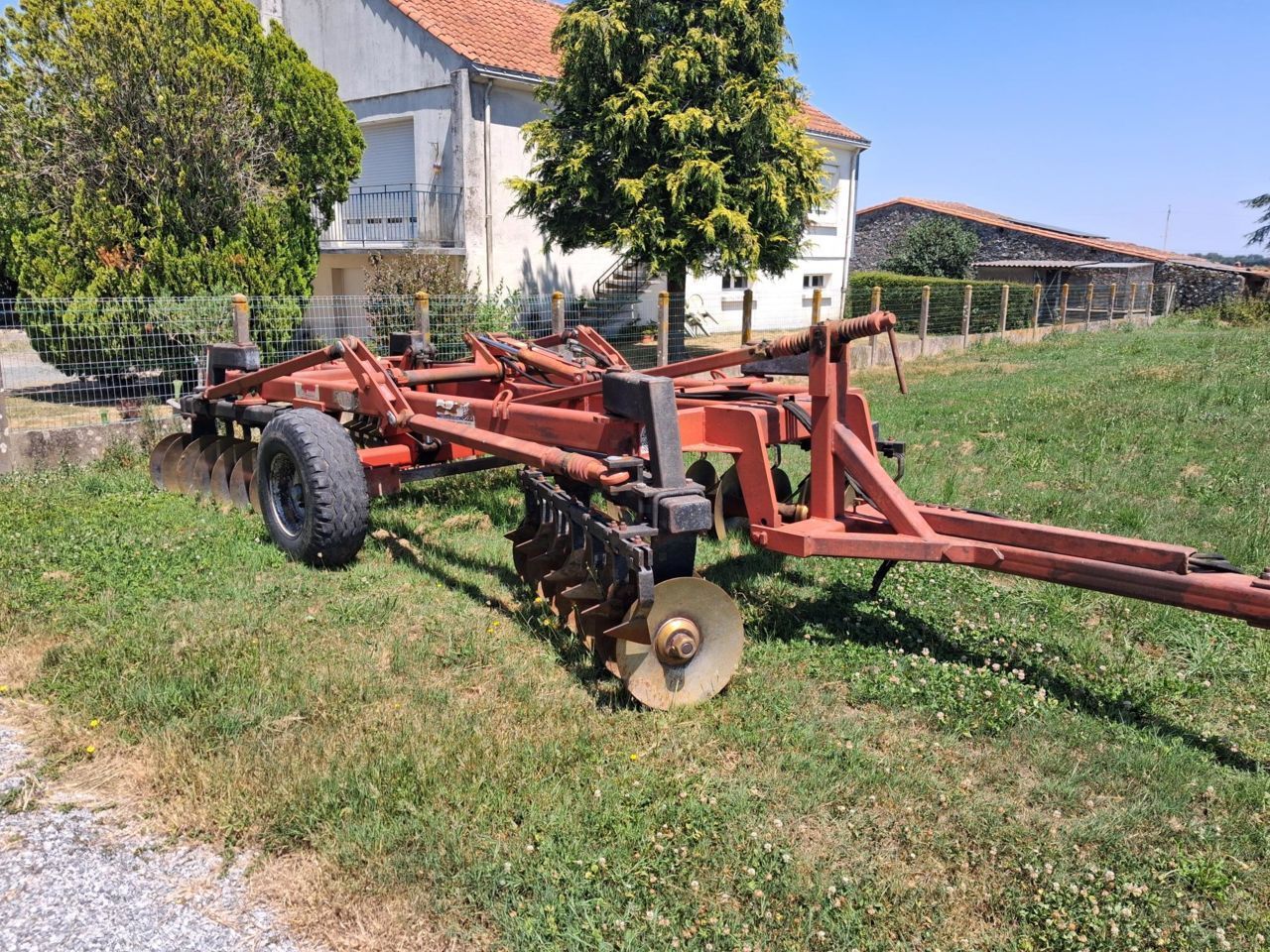 E-FARM: GREGOIRE BESSON sxd 666/28 - Herse à disques et disque compact - id KVX7A7C - 3 800 € - Année: 1999 - France
