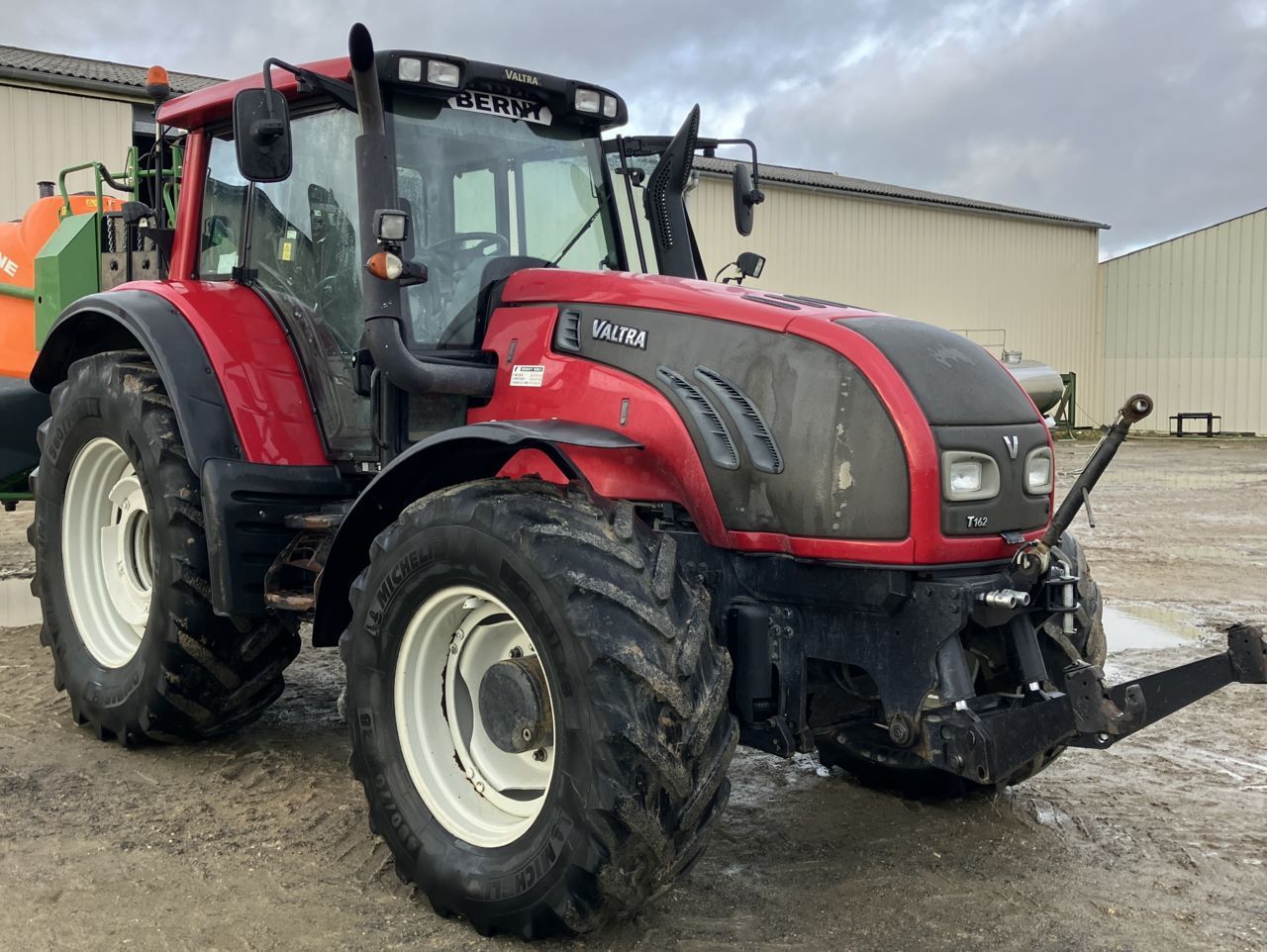 E-FARM: Valtra T162e - Tractor - id FTLIPMJ - €42,000 - Year of construction: 2009 - Engine hours: 8,000,Engine power (HP): 165,France
