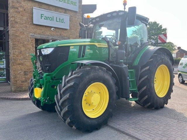 E-FARM: John Deere 6R 250 - Tractor - id QXGHHEB - 207.656 € - Año: 2024 - Horas: 555,Potencia del motor: 250,Reino Unido