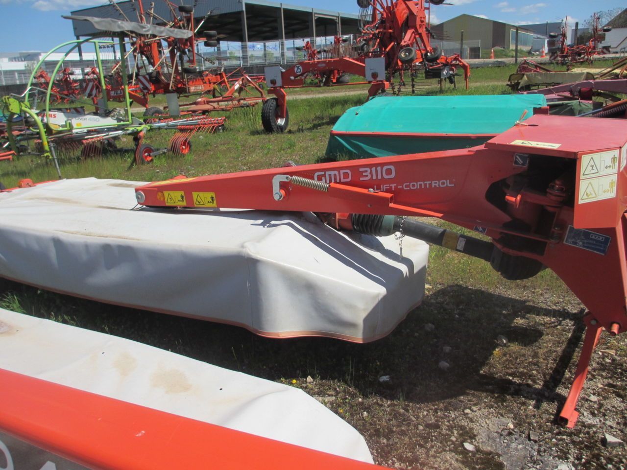 E-FARM: Kuhn gmd 3110 - Falciatrice - tosaerba - id KTCMDH3 - 6.500 € - Anno di costruzione: 2010 - Francia