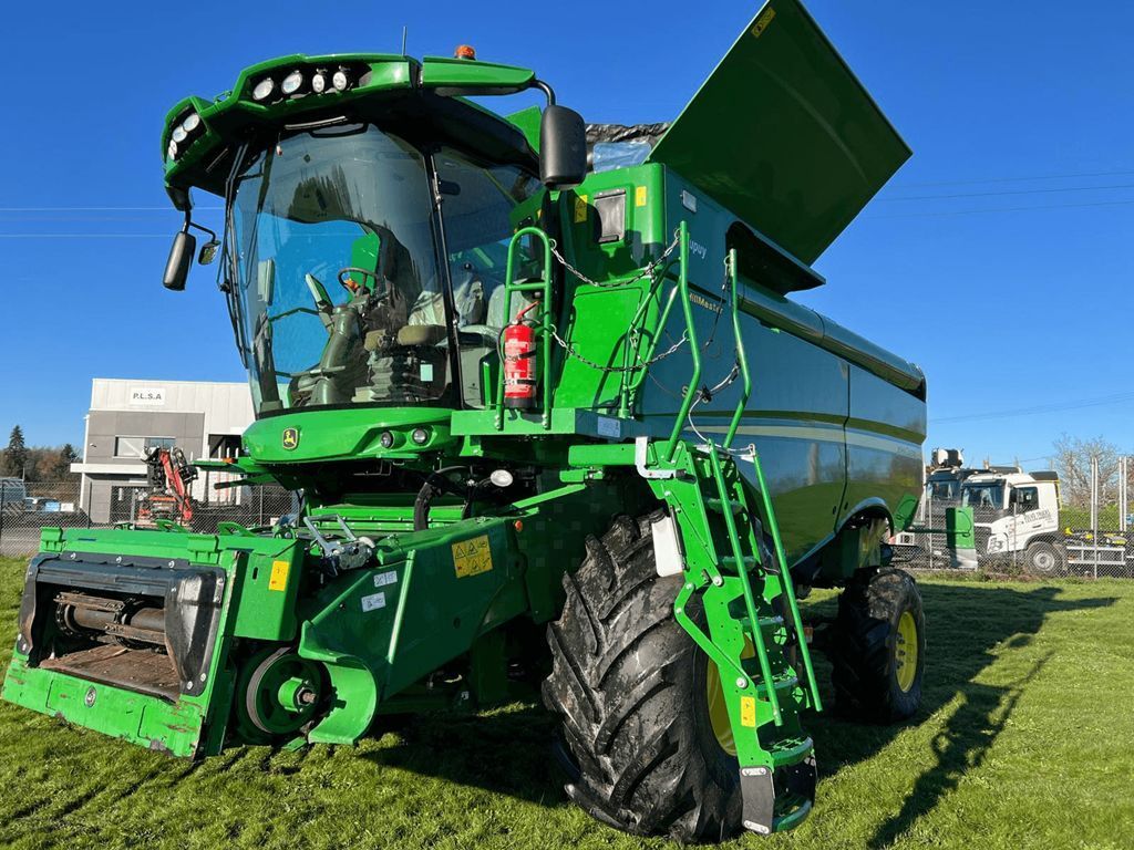 E-FARM: John Deere S770 - Moissoneuse-batteuse - id 65UQRMZ - 290 000 € - Année: 2023 - Lecture du nombre d'heure: 423,France