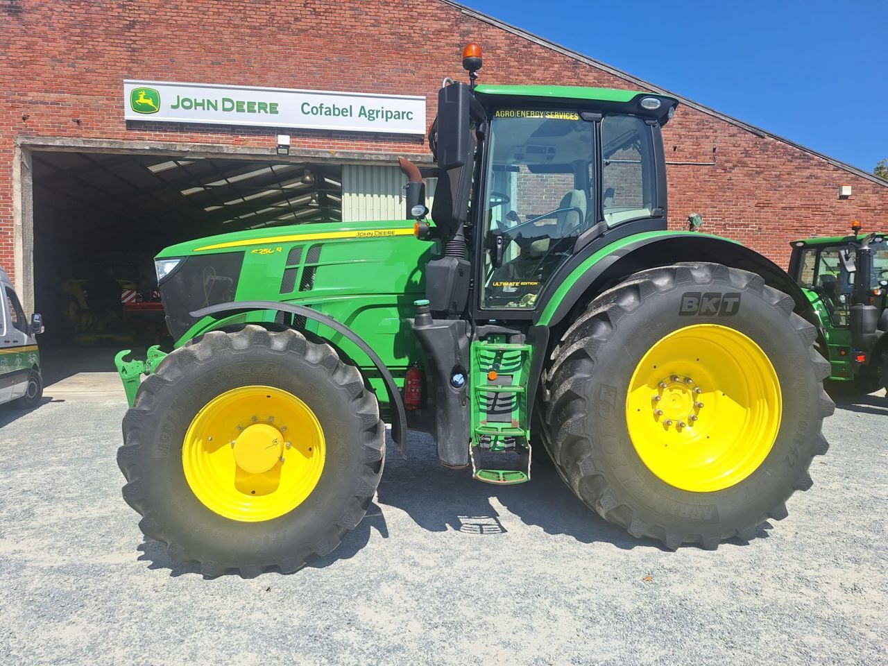 John Deere 6250 R Tractor €98,654