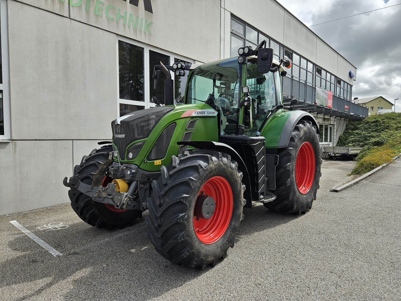 Fendt 724 Vario Tractor €112,000