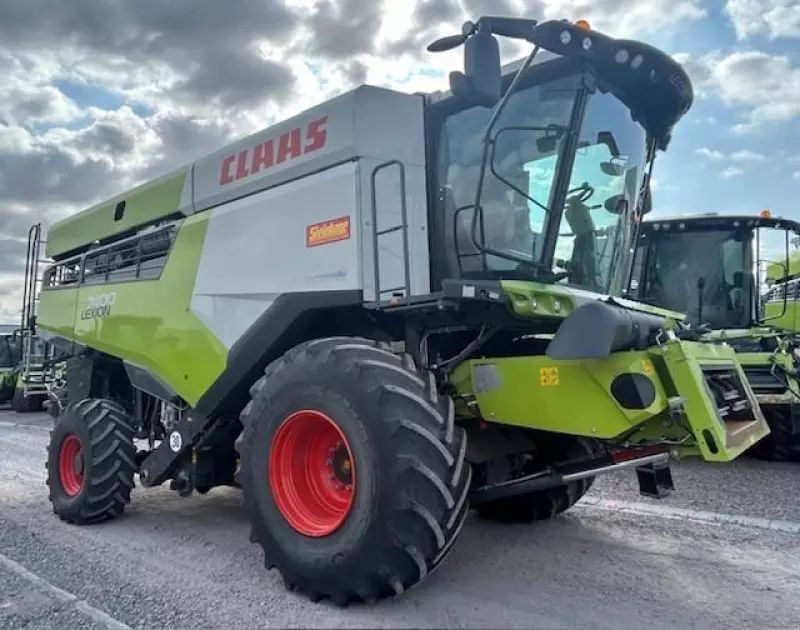 Claas Lexion 7400 Combine harvester