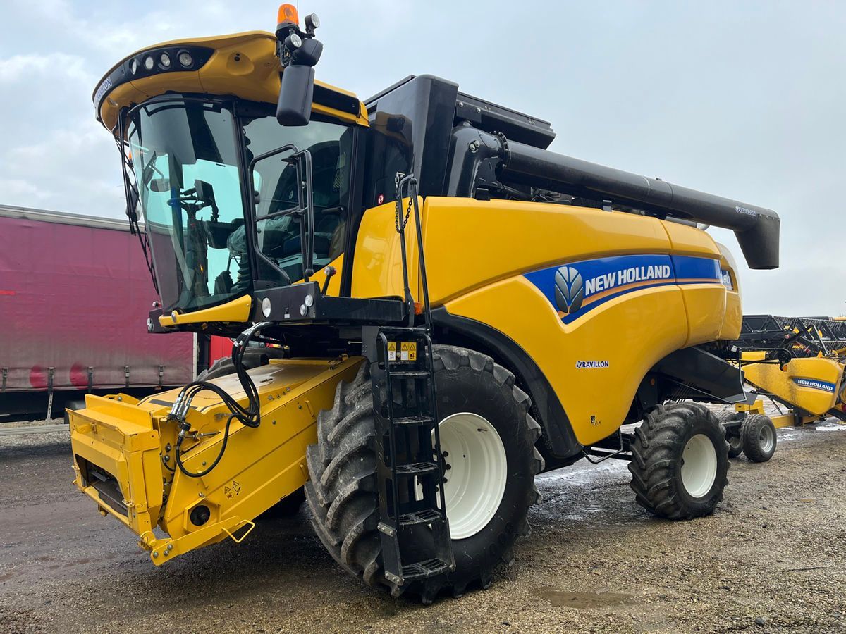 New Holland CX 6.80 Kombajn zbożowy