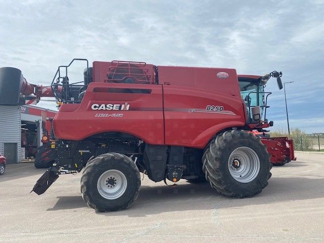 Case IH Axial Flow 8250 Mähdrescher 285.000 €
