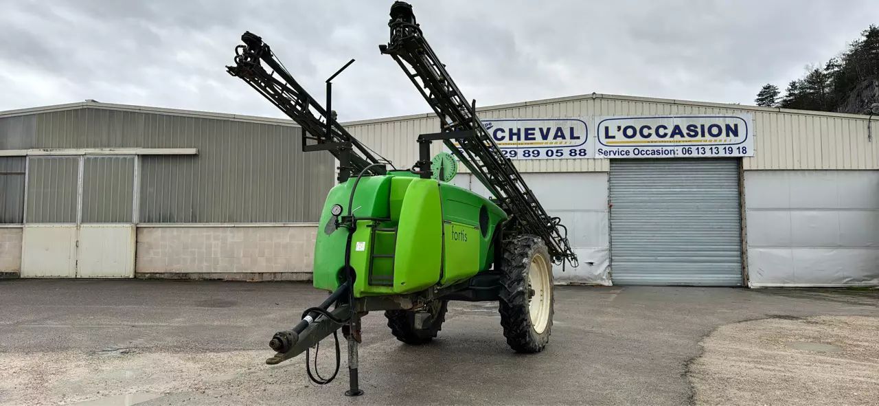 E-FARM: Tecnoma fortis 3200 - Sprøjte - id UPBWZJ8 - 14.000 € - Produktionsår: 2006 - Frankrig