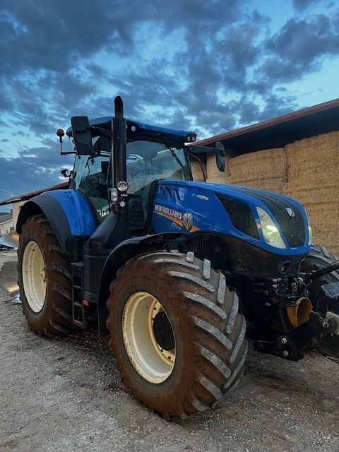 E-FARM: New Holland T7.275 - Трактор - id ZYEP4IH - 132 000 € - Година на построяване: 2019 - Работни часове на двигателя: 3750,Мощност на двигателя (HP): 250,Франция