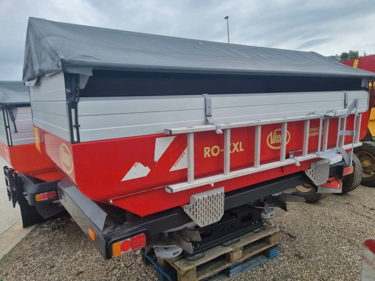 E-FARM: Vicon ro xxl geospread - Epandeur d'engrais - id W14SXFL - 14 900 € - Année: 2017 - France