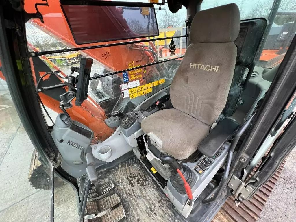 E-FARM: Hitachi zx 350 lc-6 (new track + trimble earthworks gps