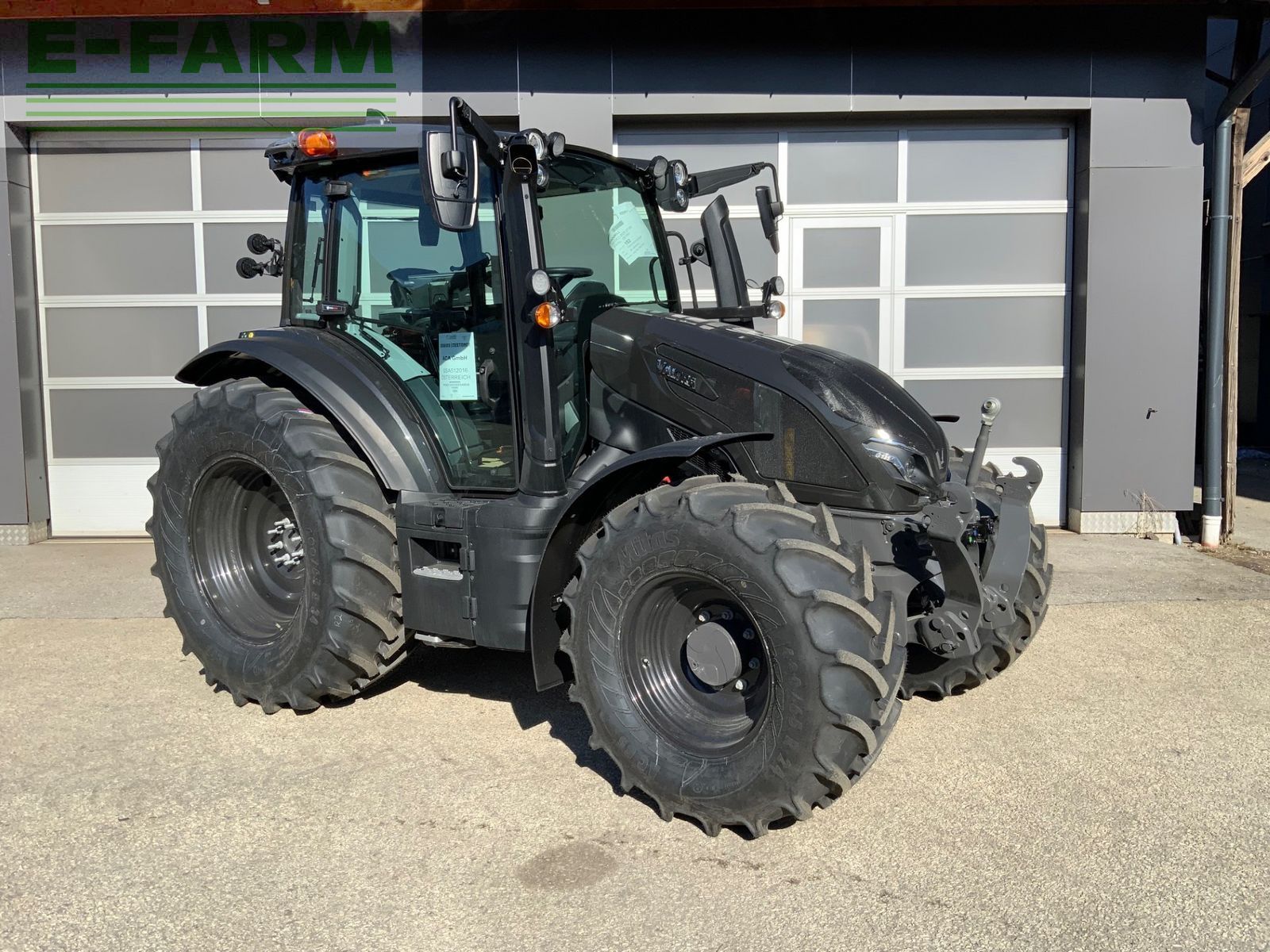 Valtra G 135 Tractor