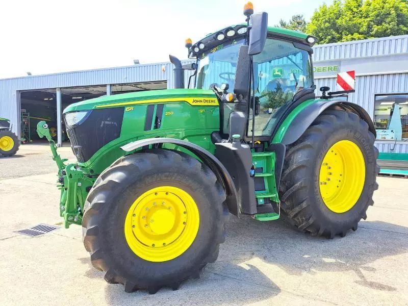 E-FARM: John Deere 6R 250 - Traktor - id LV2FQYL - Baujahr: 2023 - Abgelesene Motorstunden: 780,Motorleistung (PS): 250,Frankreich