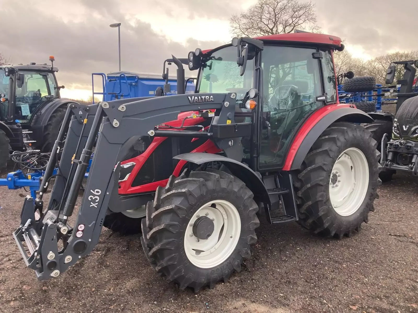 E-FARM: Valtra A85 - Traktor - id RLGZ2TP - Rok produkcji: 2024 - Niemcy