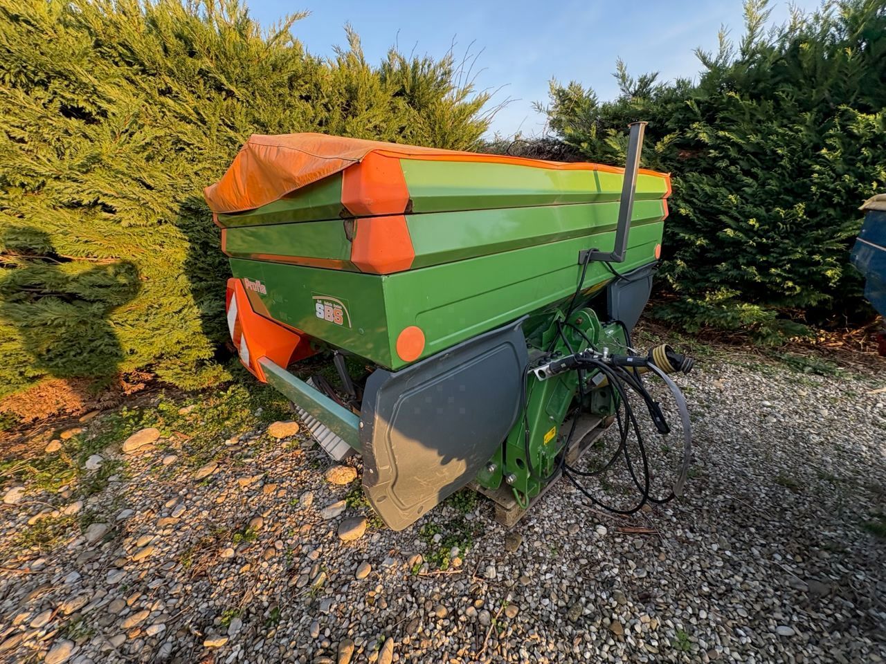 Amazone zam profis Epandeur d'engrais 9 000 €