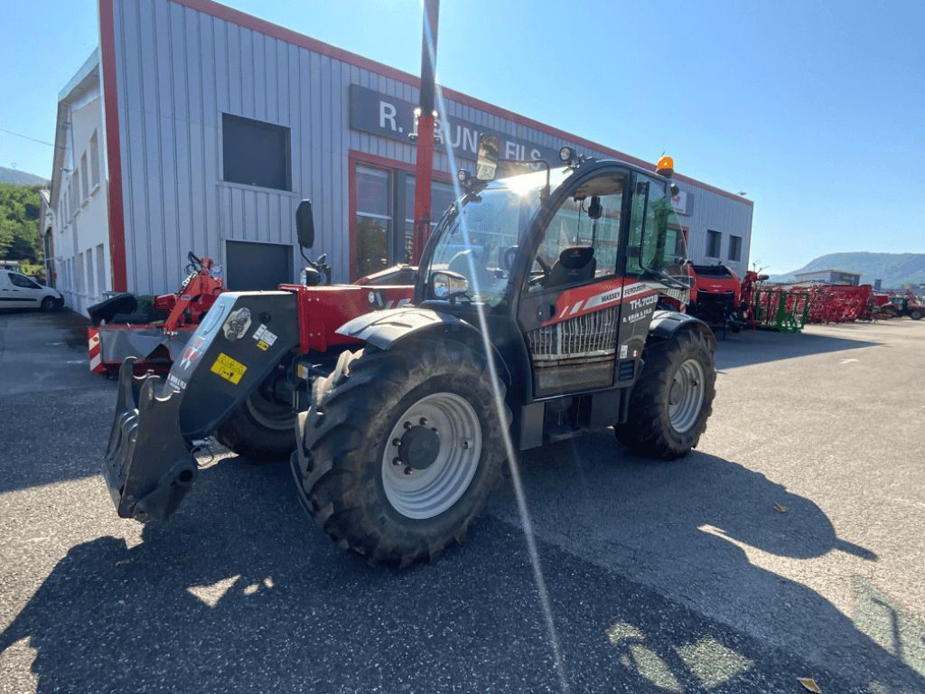 E-FARM: Massey Ferguson th 7038 - Ładowacz teleskopowy - id SFIFZ3M - 72 000 € - Rok produkcji: 2019 - Motogodziny: 2350,Francja