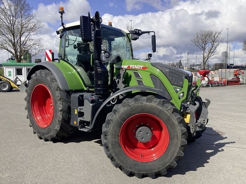 Fendt 718 Vario Profi Plus Tractor €183,000