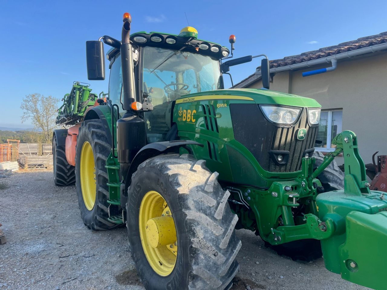 E-FARM: John Deere 6195 R - Tractor - id Y9RWLLS - 135.000 EUR - Anul: 2019 - Citeste ore: 2.222,Muterea motorului: 195,Franța