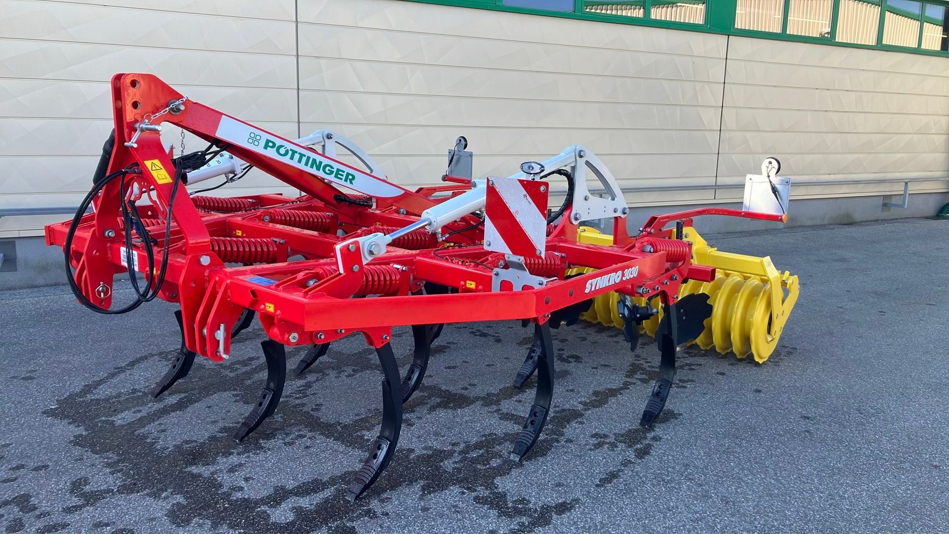 E-FARM: Pöttinger Synkro 3030 nova - Grubber - id DDEKMVI - 17.167 € - Baujahr: 2025 - Österreich