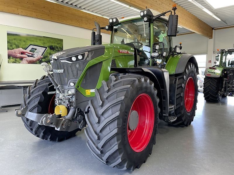 Fendt 933 Vario Profi Plus Tractor €228,992
