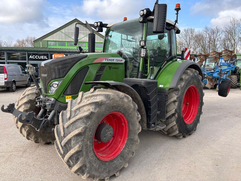 E-FARM: Fendt 724 Vario - Tractor - id TDP6NKK - €138,000 - Year of construction: 2020 - Engine hours: 3,730,Engine power (HP): 240,France
