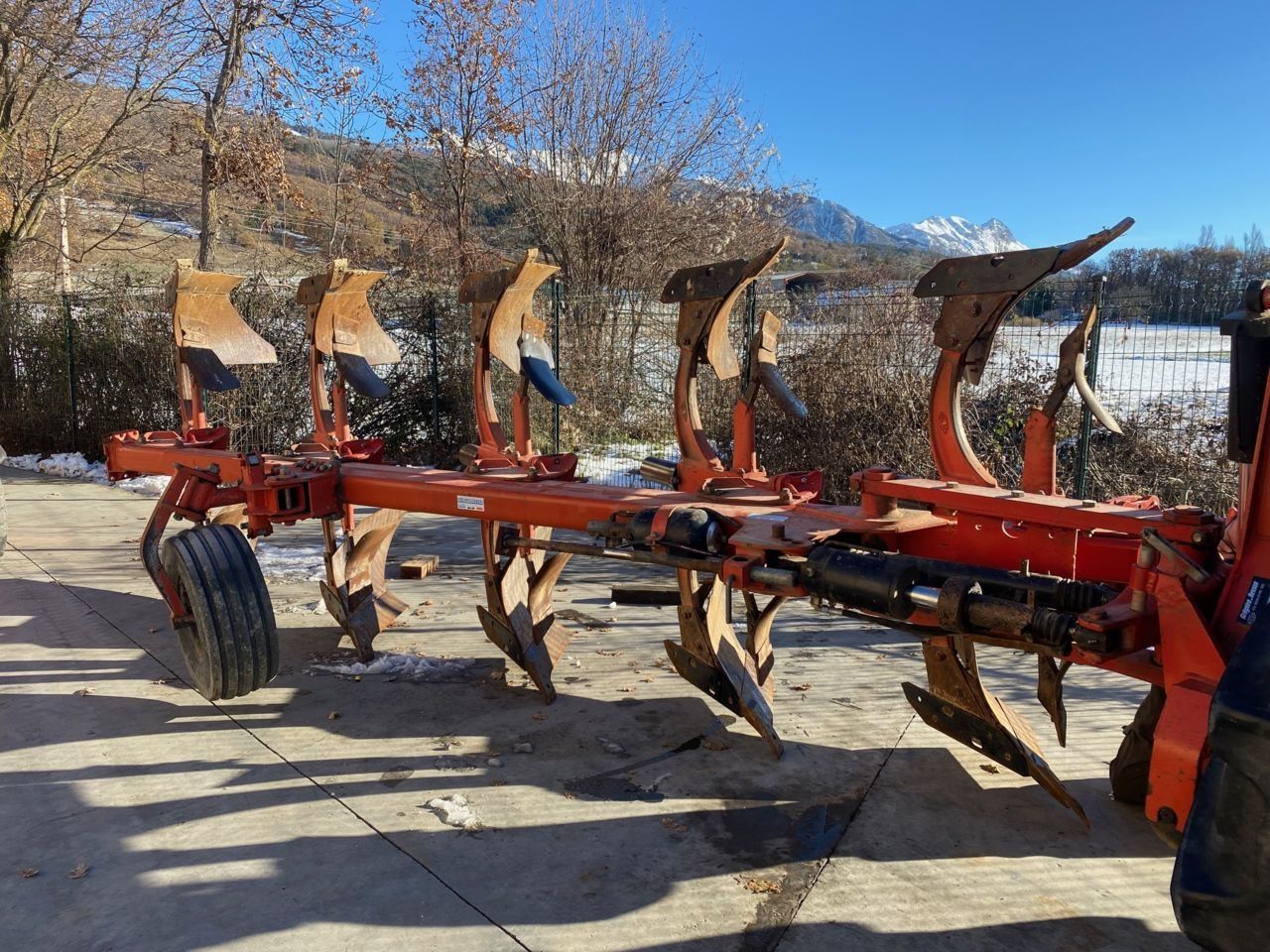 E-FARM: GREGOIRE BESSON ry 47 - Plough - id XZVWCEW - €8,500 - Year of construction: 1995 - France