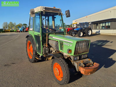 E-FARM: Fendt Farmer 260 - Tractor - id 9NWCCLR - €15,000 - Year of construction: 1992 - Engine hours: 13,700,Engine power (HP): 60,France