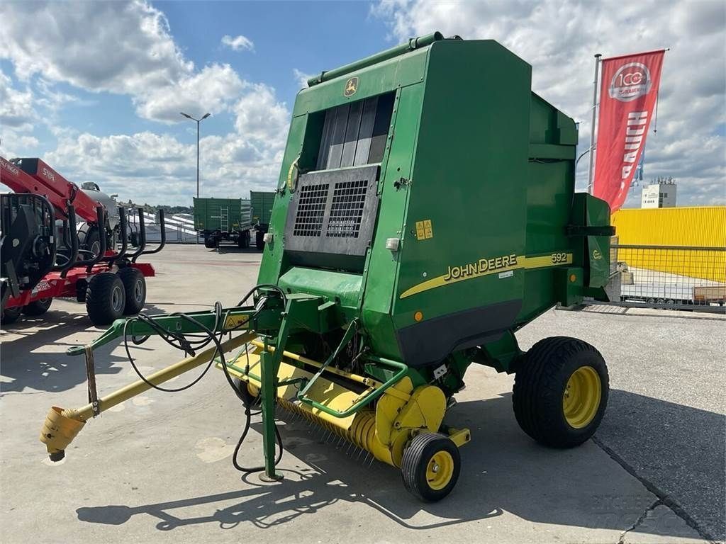 E-FARM: John Deere 592 - Presse à balles - id KYDI1QA - 10 750 € - Année: 2003 - Autriche