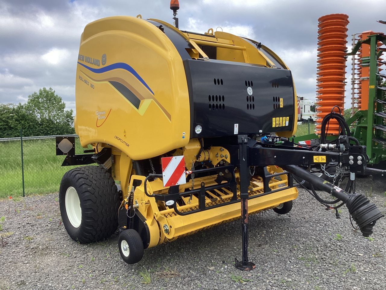 E-FARM: New Holland Roll-Belt 180 Cropcutter - Presă de balotat - id Q3T7MPS - 46.000 EUR - Anul: 2024 - Numărul total de baloți produși: 5.914,Franța