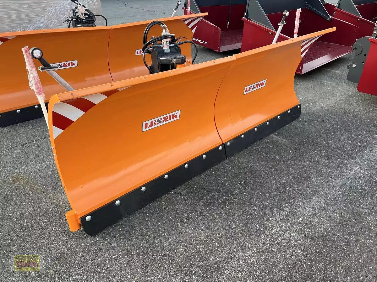 E-FARM: LESNIK schneepflug sph t30 mit dreipunktanbau - Municipal equipment - id APWIWRW - €7,833 - Year of construction: 2022 - Austria