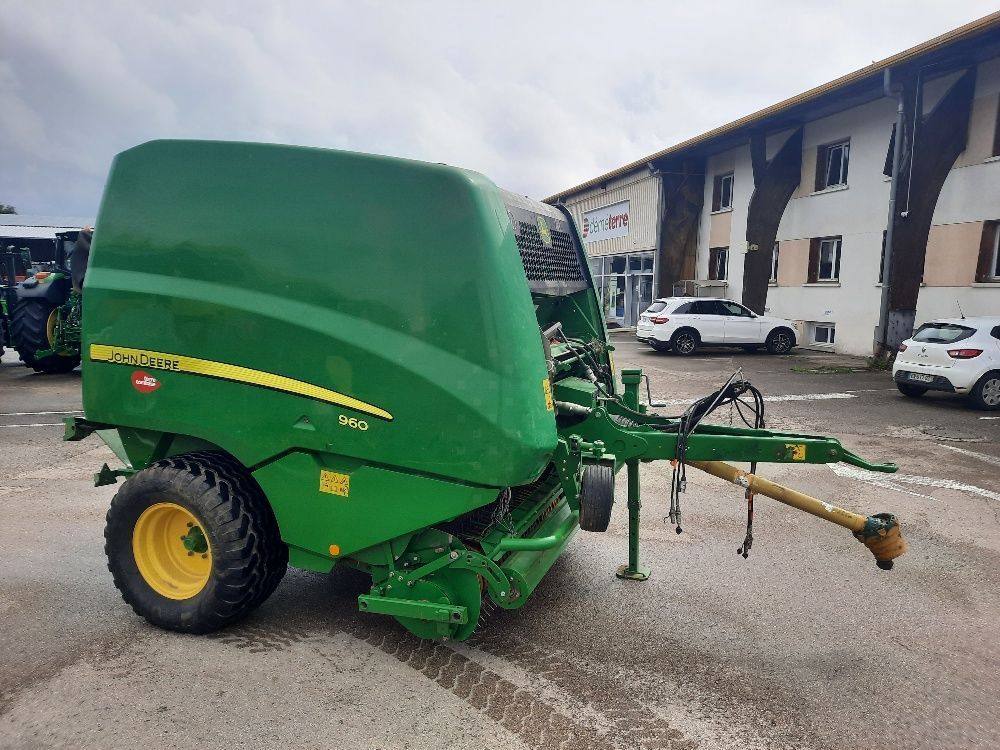E-FARM: John Deere 960 - Balownica - id BGAFLNI - 27 000 € - Rok produkcji: 2012 - Wyprodukowane bele: 12 000,Francja
