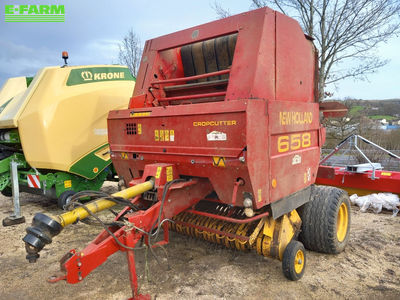 E-FARM: New Holland 658 - Baler - id V7MYPHQ - €4,000 - Year of construction: 2002 - Total number of bales produced: 21,500,France