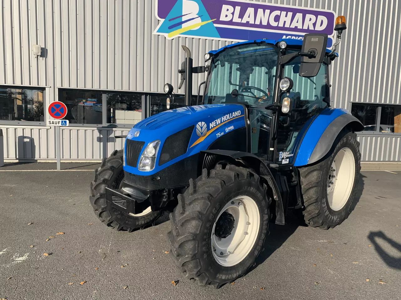 New Holland T5.85 Tractor €46,000