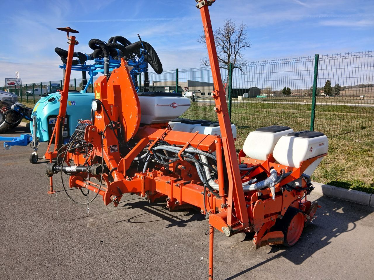 E-FARM: Kuhn maxima - Einzelkornsämaschine - id YWREFZZ - 11.500 € - Baujahr: 2002 - Frankreich