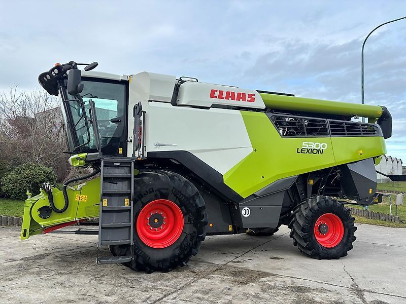 Claas Lexion 5300 Combine harvester €198,000