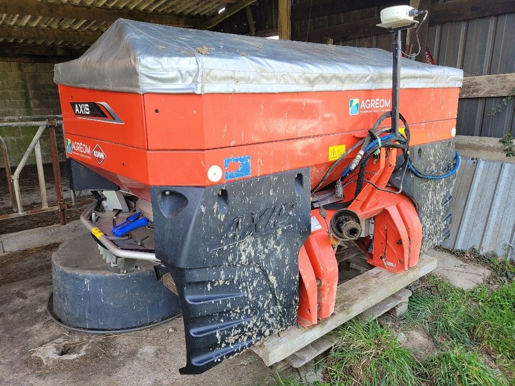 Kuhn axis 20.2 m-emc fertiliserspreaders €12,000