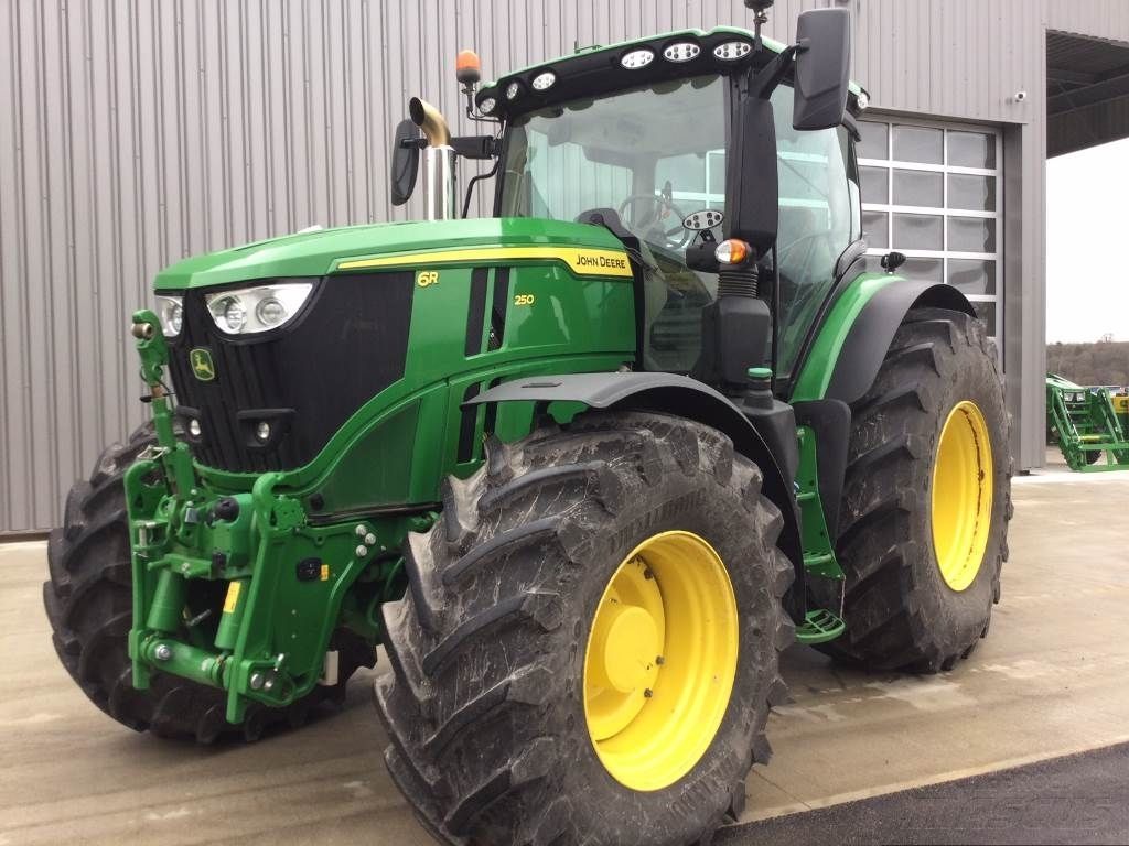E-FARM: John Deere 6R 250 - Traktor - id N2HNMUV - 184.900 € - Baujahr: 2022 - Abgelesene Motorstunden: 480,Motorleistung (PS): 250,Frankreich