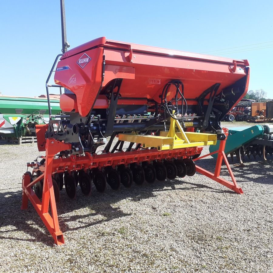 E-FARM: Kuhn Sitera 3030-24 - Semoir de précision - id KFREKMZ - 21 500 € - Année: 2023 - France