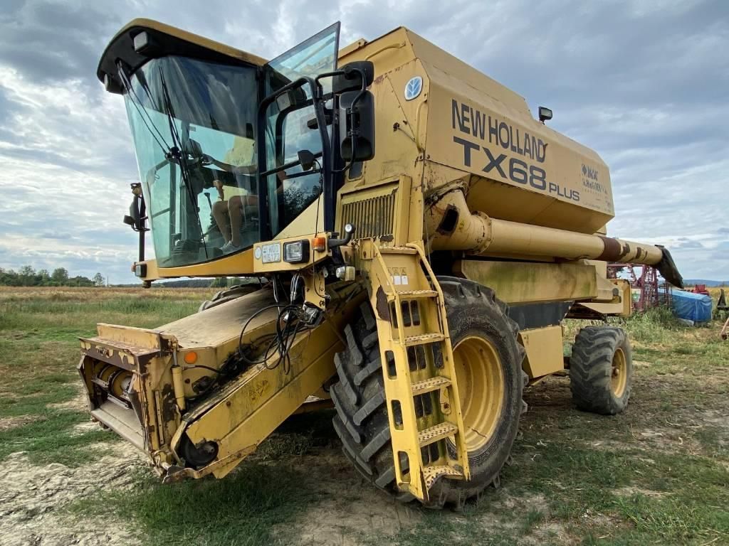 E-FARM: New Holland TX 68 Plus - Combine harvester - id 5M2HT9S - €23,281 - Year of construction: 2000 - Engine hours: 4,225,Engine power (HP): 330,Hungary