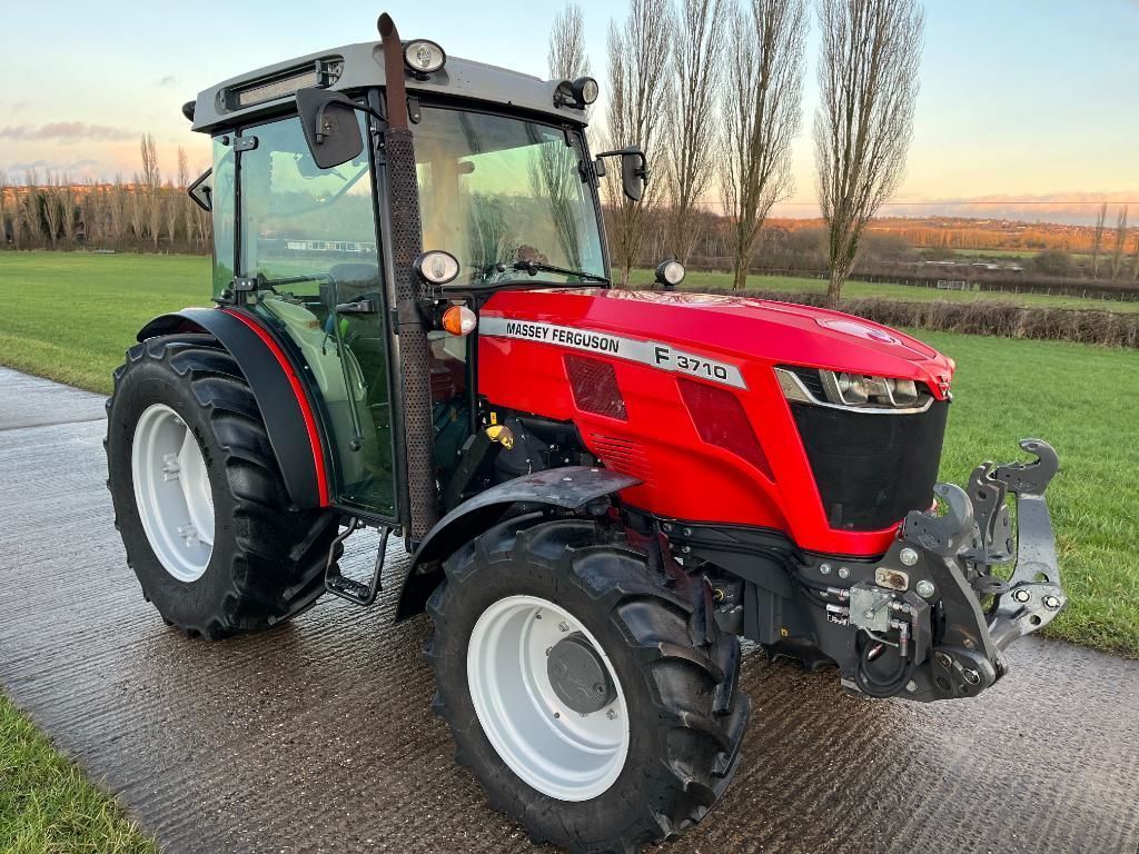 E-FARM: Massey Ferguson 3710 - Tracteur - id I3KHBRH - 42 634 € - Année: 2021 - Lecture du nombre d'heure: 939,Puissance du moteur (chevaux): 105,Royaume-Uni