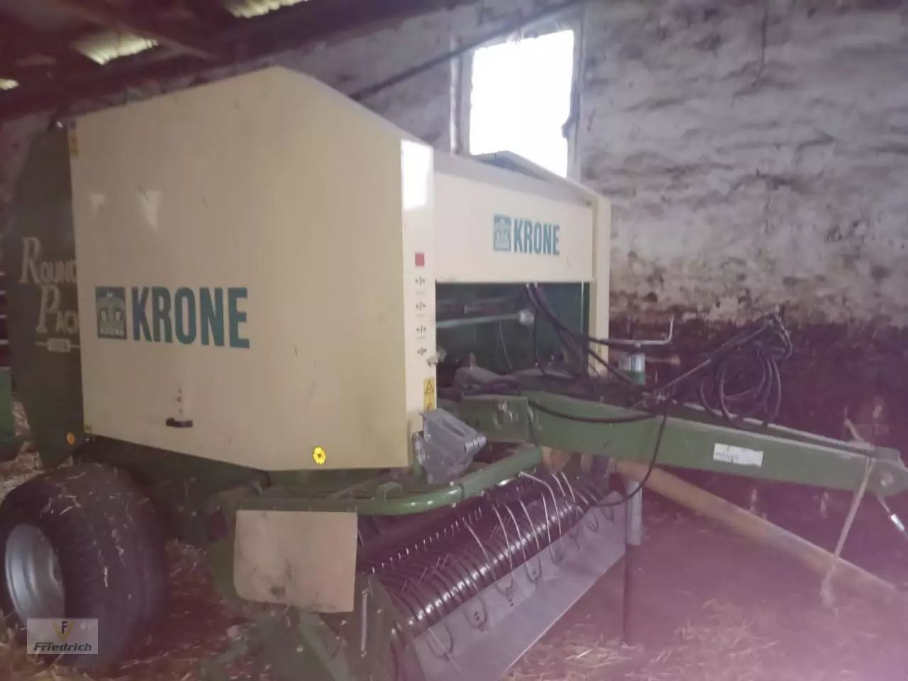Krone Round Pack 1550 Baler €9,000