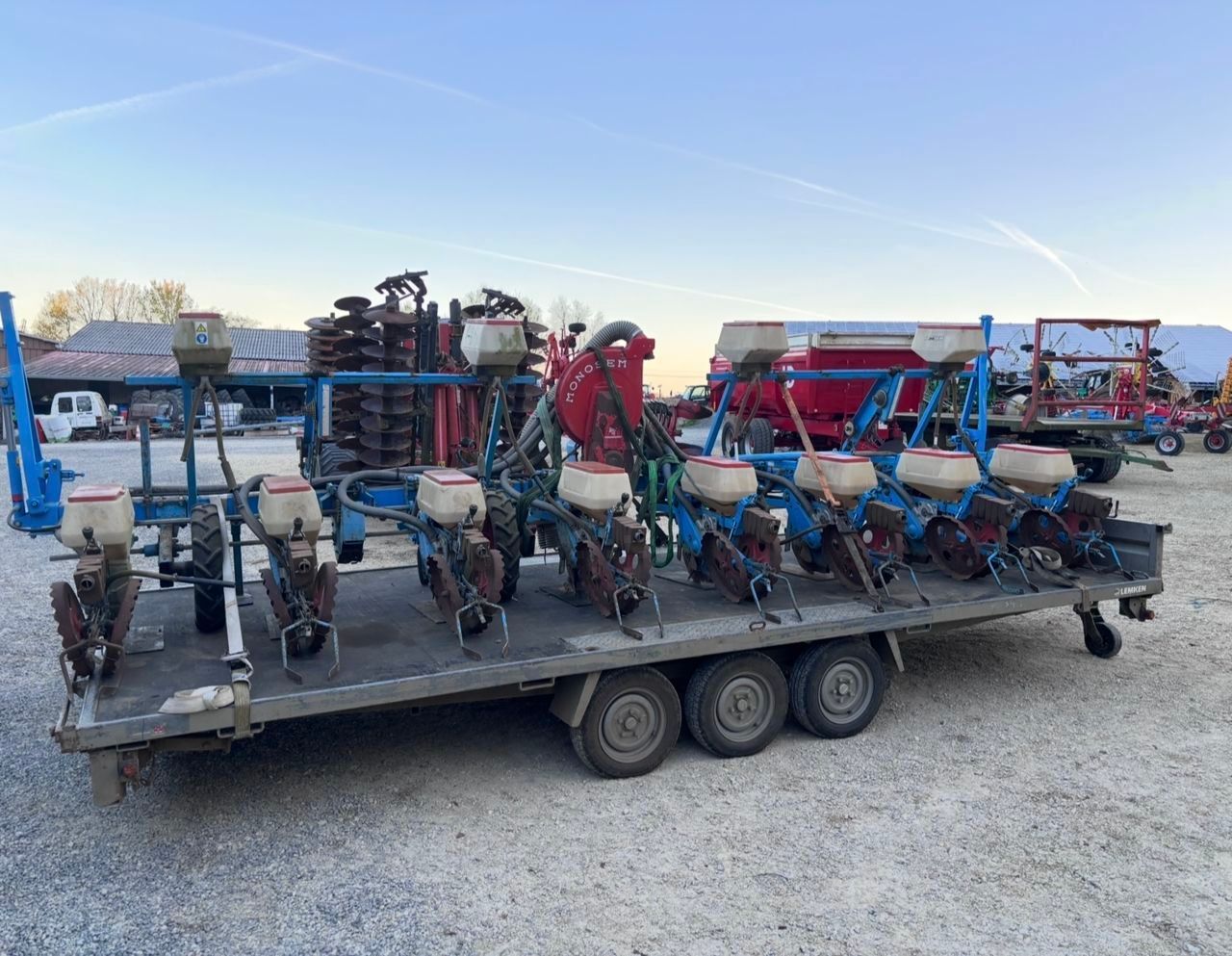 E-FARM: Monosem ng 8 rangs - Precision drill - id WRRC1SQ - €6,000 - Year of construction: 1992 - France