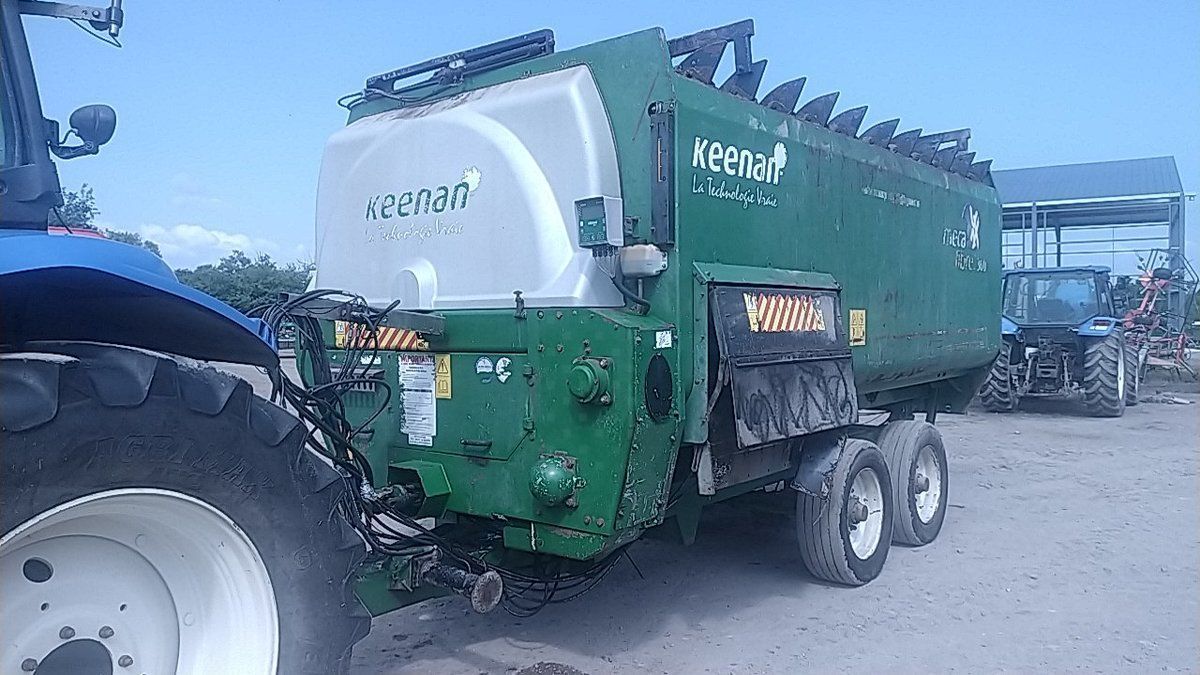 E-FARM: KEENAN meca fibre 360 - Podavač směsi - id MQFNCTM - 8 000 € - Rok výroby: 2009 - Francie