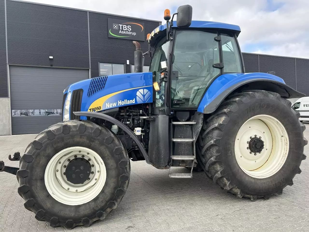 E-FARM: New Holland T8050 - Tracteur - id HLV4XII - Année: 2008 - Puissance du moteur (chevaux): 334,Danemark