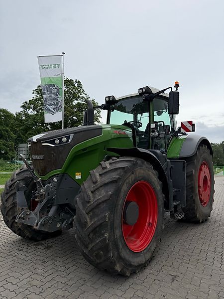 Fendt 1042 Vario ProfiPlus Tractor €205,000