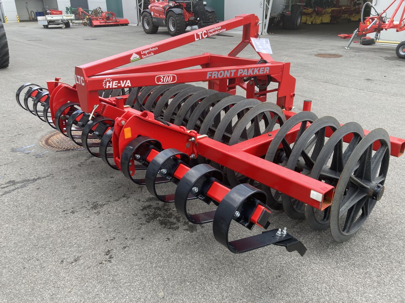 E-FARM: HE-VA front pakker 300 - Other tillage - id 81WG6GM - €6,459 - Year of construction: 2022 - Austria