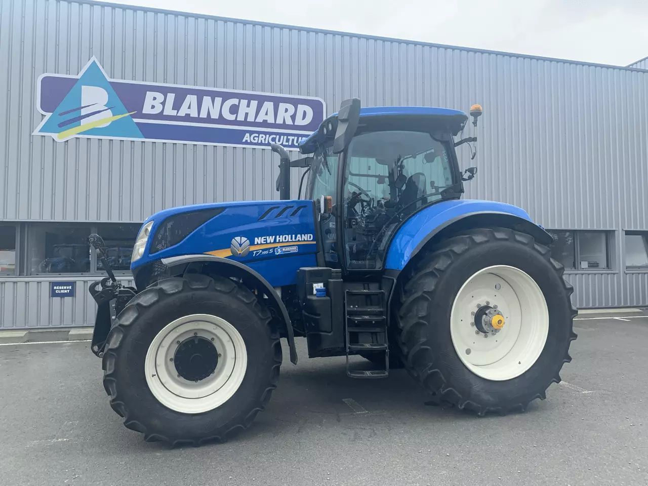 E-FARM: New Holland T7.195 S - Tractor - id 2TE1CNJ - €105,000 - Year of construction: 2022 - Engine hours: 1,497,Engine power (HP): 175,France
