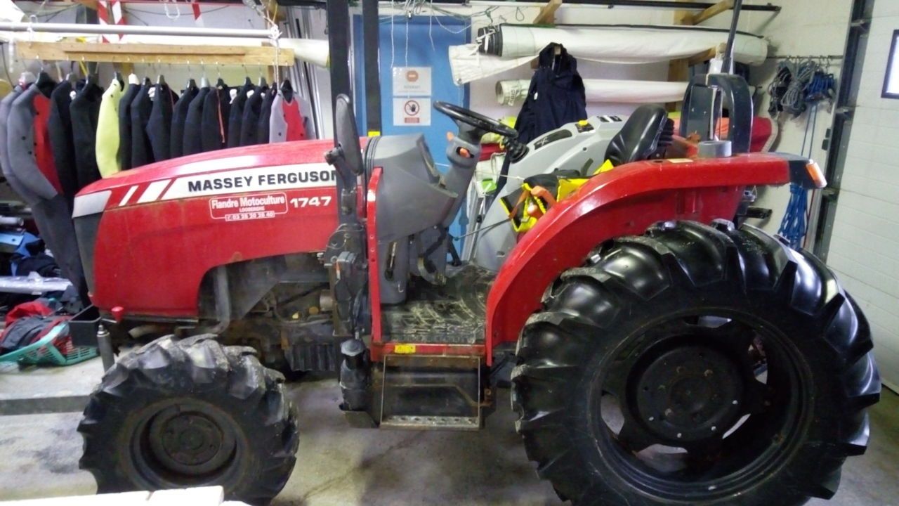 E-FARM: Massey Ferguson 1747 - Tractor - id LKRFFC4 - €14,500 - Year of construction: 2016 - Engine hours: 1,200,Engine power (HP): 50.7,France