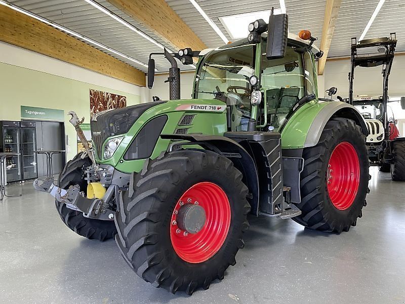 E-FARM: Fendt 718 Vario Profi - Tractor - id FDGIE8G - €99,580 - Year of construction: 2015 - Engine hours: 3,711,Engine power (HP): 180,Germany